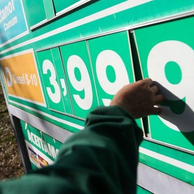 Compra de diesel russo planejada por Bolsonaro pode trocar uma crise pela outra, dizem especialistas