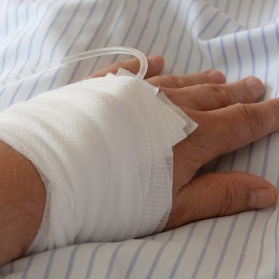 Quero apenas viver, diz brasileiro, 1ª pessoa no mundo a usar terapia individualizada contra câncer