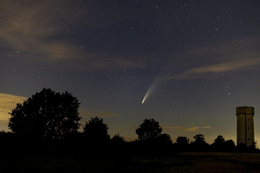 Cometa se aproxima da Terra após 50 mil anos e poderá ser visto a olho nu do Brasil