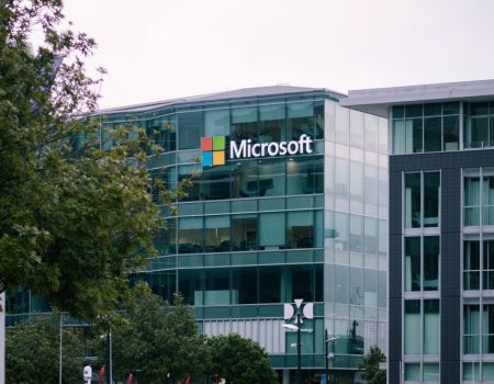 Microsoft supera Apple e reina como a mais valiosa