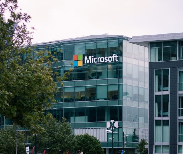 Microsoft reduz produção de acessórios do Surface: o que isso significa?