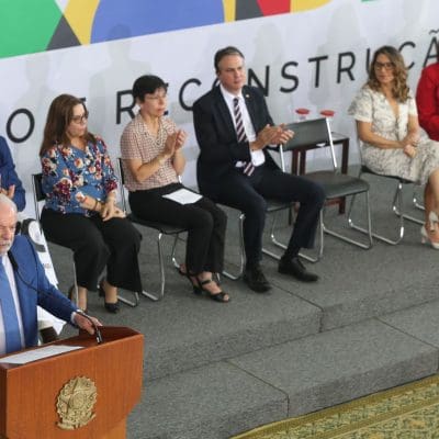 Cargo vitalício e salário de R$ 35 mil: as esposas de ministros de Lula nos tribunais de contas