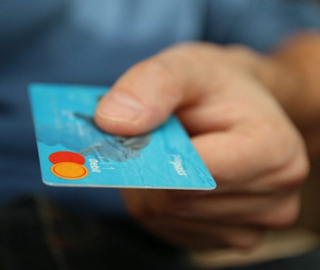 Uso de cartão de crédito cresce 30,9% entre 2019 e 2022