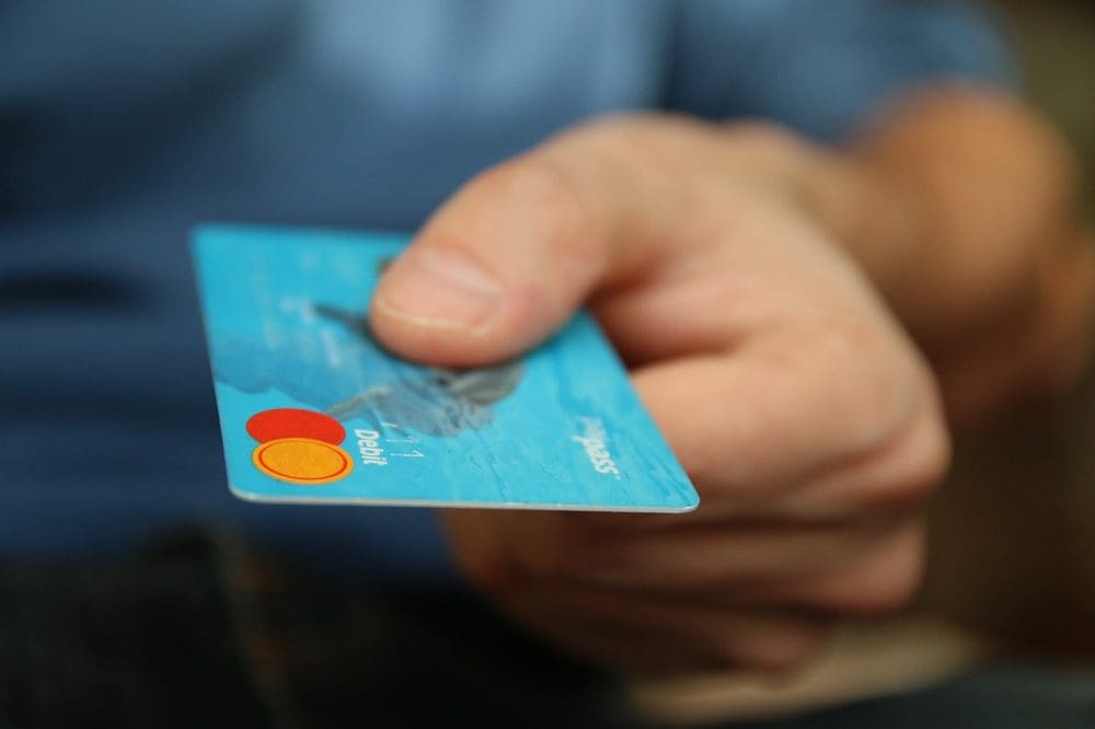 Uso de cartão de crédito cresce 30,9% entre 2019 e 2022