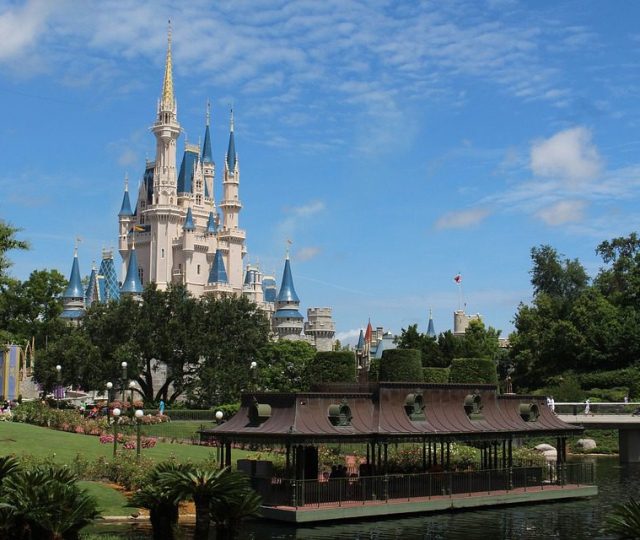 Como a demissão de 7 mil funcionários afeta a imagem da Disney