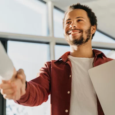 Como conseguir um emprego em tempos de crise: 5 dicas práticas