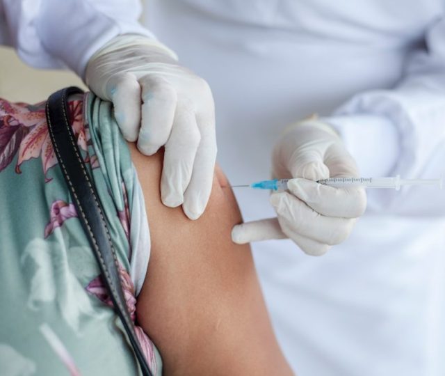 ChatGPT responde às dúvidas sobre vacinas Covid-19