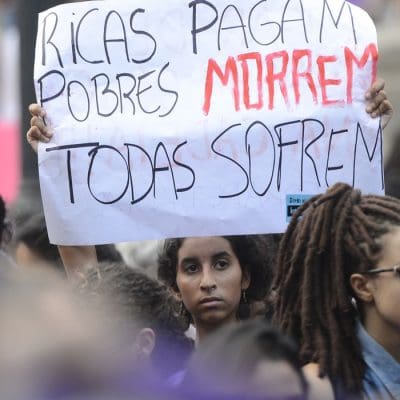 Aborto no Brasil: dados revelam que uma em cada sete mulheres já passou por essa experiência