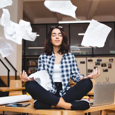Como a meditação online pode melhorar a saúde mental dos universitários