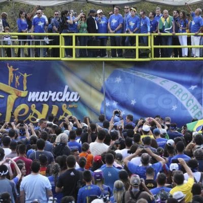 Por que as igrejas deveriam pagar impostos no Brasil?