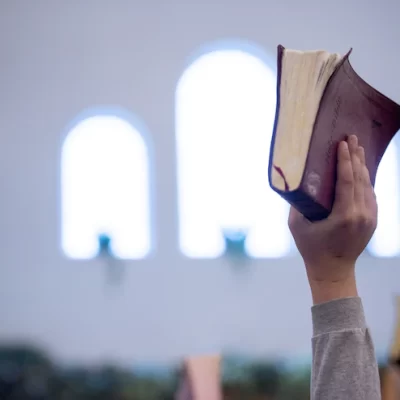 Por que as igrejas deveriam pagar impostos no Brasil?