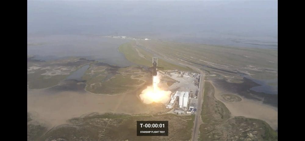 Foguete Starship explode após lançamento pela SpaceX