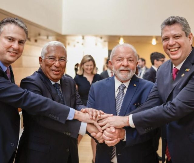 Lula defende empresas públicas e investimentos em energias renováveis