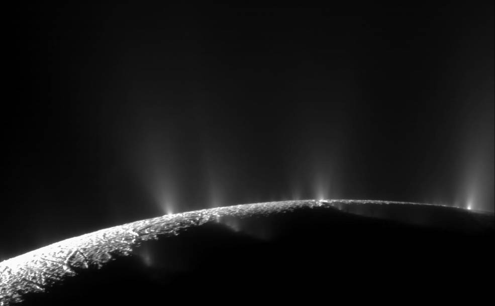 O mistério de Encélado: como a lua oceânica de Saturno se mantém aquecida?