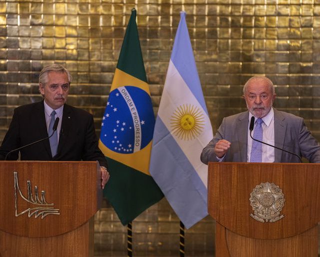 Lula busca apoio internacional para ajudar a Argentina na crise econômica