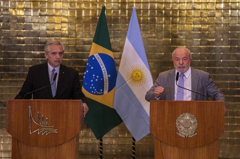Lula busca apoio internacional para ajudar a Argentina na crise econômica