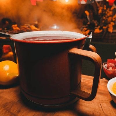 Os benefícios do quentão: bebida faz bem à saúde, mas com moderação