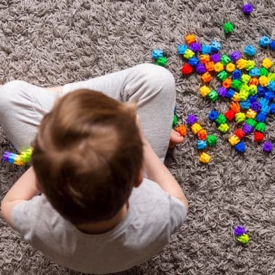 Aumento dos casos de autismo pode ter relação com o DSM-5, segundo estudos