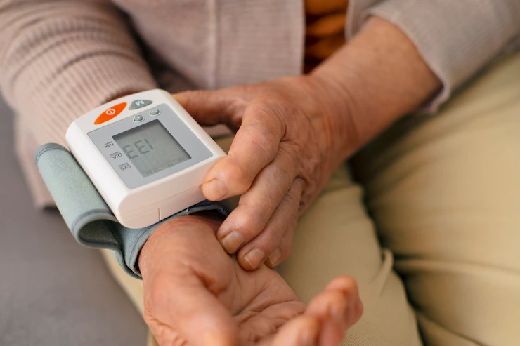 5 melhores medidores de pressão arterial para você ter em casa