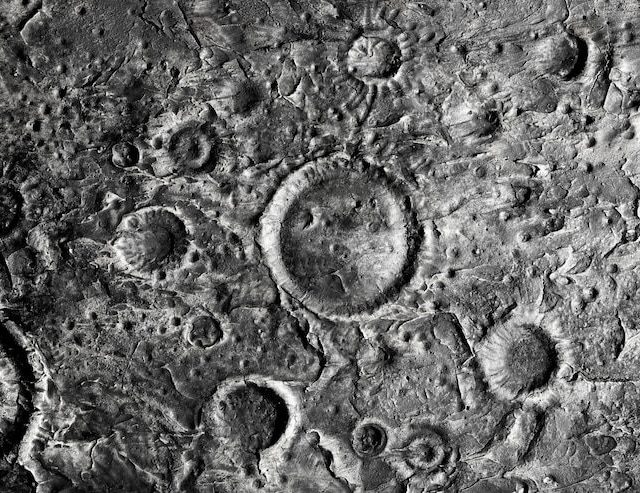 Cientistas descobrem nova forma de formação de água na Lua