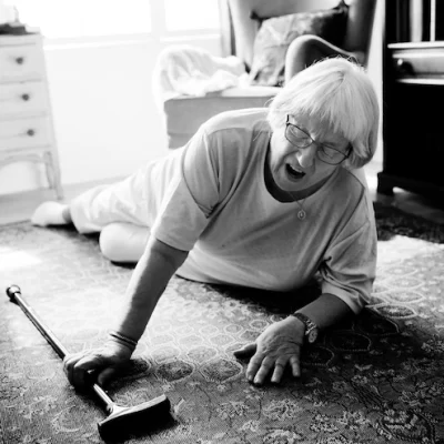 Acidentes domésticos na terceira idade: causas, consequências e cuidados