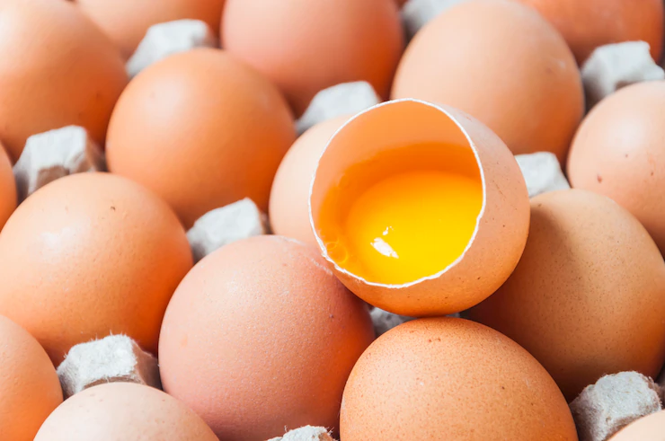 O perigo de comer ovo cru: saiba os riscos para a saúde