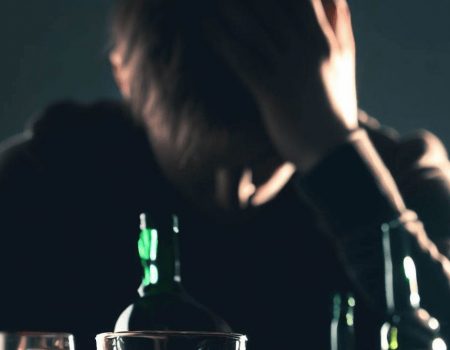 Alcoolismo tem cura? Conheça os sintomas, os medicamentos e os programas de recuperação