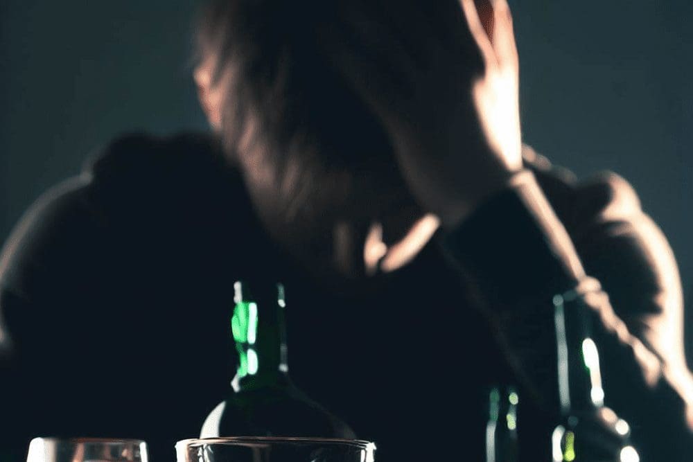 Alcoolismo tem cura? Conheça os sintomas, os medicamentos e os programas de recuperação