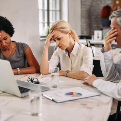 Como reconhecer e lidar com um ambiente de trabalho tóxico