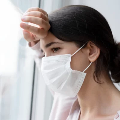 Como a carga viral influencia a transmissão e a evolução dos vírus