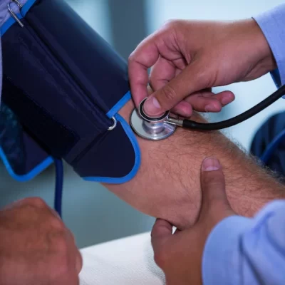 COVID-19: SRAG atinge níveis preocupantes entre crianças e idosos no Brasil