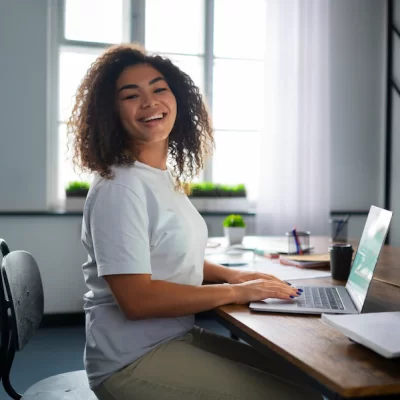 Passaporte para o Futuro: uma plataforma digital para formar e incluir adolescentes e jovens no mercado de trabalho