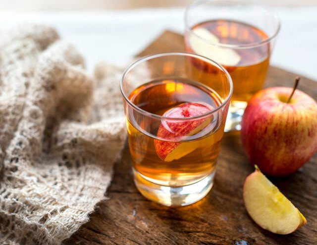 Vinagre de maçã: benefícios e riscos sobre o consumo antes de dormir