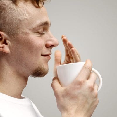 Sistema de IA pode descrever odores a partir de estruturas moleculares