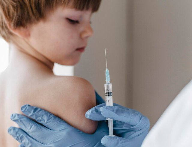 Como um médico enganou o mundo com um estudo falso sobre vacina e autismo