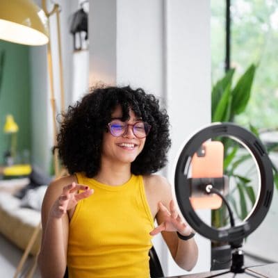 Saúde mental nas redes sociais: o projeto da Harvard que treina influenciadores do TikTok para informar e conscientizar