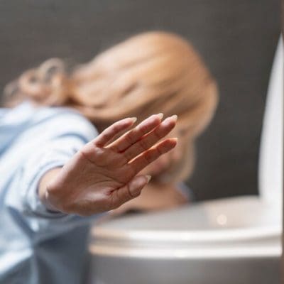 Intoxicação alimentar: por que é mais perigoso comer em casa do que na rua