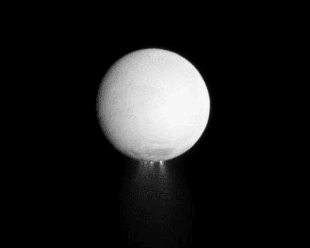 Enceladus: a lua de Saturno que pode abrigar vida