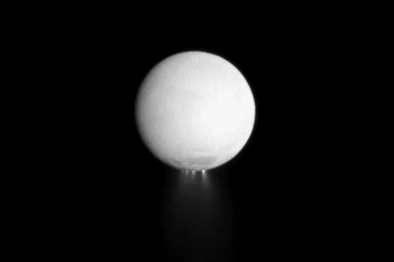 Enceladus: a lua de Saturno que pode abrigar vida