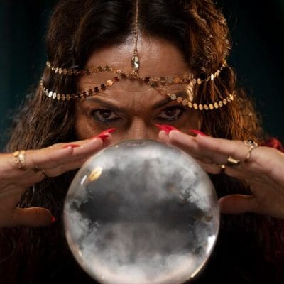 Por que não podemos confiar na astrologia, na matemática ou na intuição para prever o futuro