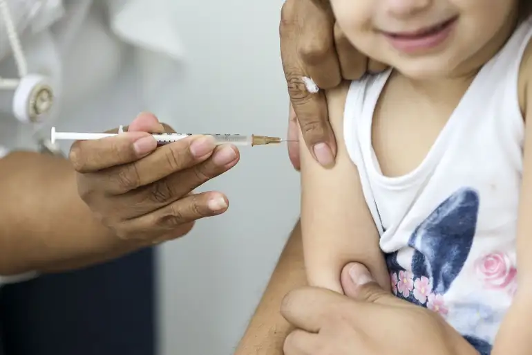 Vacina BCG não previne tuberculose em adultos, diz estudo da Fiocruz