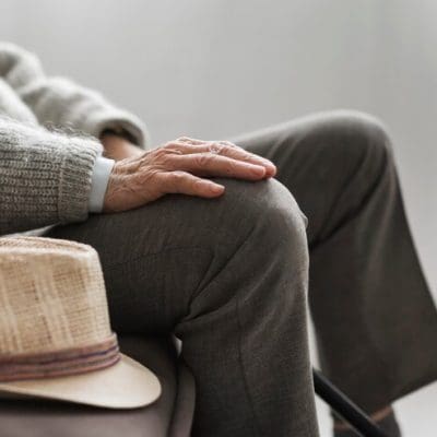 Envelhecimento da população leva fabricante de fraldas a focar em adultos e deixar de produzir para bebês