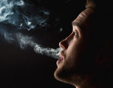 Fabricantes de cigarros de palha são acusados de distribuição gratuita para estudantes