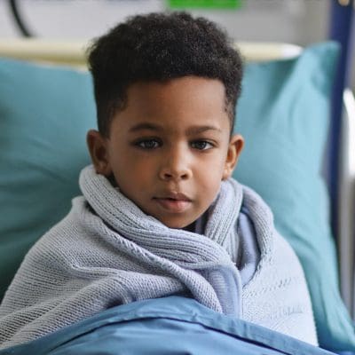 Covid-19 Ainda Predomina Entre Idosos, Mas Vírus Sincicial Supera Mortes por Covid em Crianças