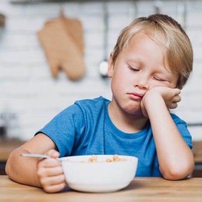 Neofobia Alimentar: Por Que Crianças Odeiam Pedaços e Caroços na Comida?