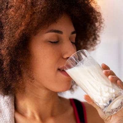 Estudo Mostra que Leite Pode Causar Efeitos Anti-Inflamatórios, Contrariando Crenças Populares