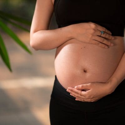 Usar cannabis durante a gravidez pode prejudicar o aprendizado e aumentar a agressividade das crianças