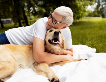 Estudo revela que frequência cardíaca de cães e donos se ajusta em momentos de interação